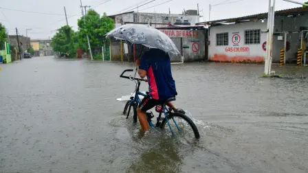 El Servicio de Administración Tributaria (SAT) informó que este jueves 26 de septiembre permanecerán cerradas la Oficina de Atención Guerrero 1 Acapulco y el Módulo de Servicios Tributarios Lázaro Cárdenas, Michoacán, debido a la alerta en esos estados por el paso del huracán 'John'.

