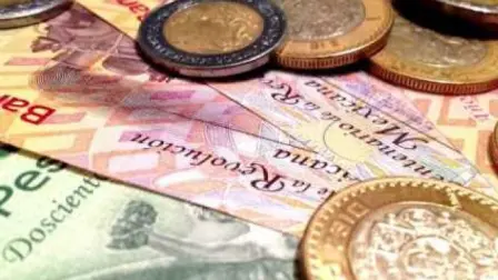 La divisa local avanzó en una sesión de mayor apetito por riesgo, pero moderó el alza, llegando a caer por momentos antes de un recorte a las tasas locales

Para más información del tema, visita: https://www.eleconomista.com.mx/mercados/precio-dolar-hoy-26-septiembre-2024-cerro-20240926-727622.html 

¡Síguenos en nuestras redes sociales para mantenerte informado!

Twitter: https://twitter.com/eleconomista 
Facebook: https://www.facebook.com/ElEconomista.mx
Instagram: https://www.instagram.com/eleconomistamx
LinkedIn: https://www.linkedin.com/company/el-economista/

#ElEconomista #EETV