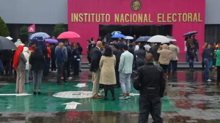 Microsismos y un temblor de mayor magnitud han generado incertidumbre entre la población de la CDMX.

Para más información del tema, visita: https://www.eleconomista.com.mx/politica/ssn-corrige-5-2-magnitud-sismo-sorprendio-cdmx-jueves-20240926-727643.html 

¡Síguenos en nuestras redes sociales para mantenerte informado!

Twitter: https://twitter.com/eleconomista 
Facebook: https://www.facebook.com/ElEconomista.mx
Instagram: https://www.instagram.com/eleconomistamx
LinkedIn: https://www.linkedin.com/company/el-economista/

#ElEconomista #EETV