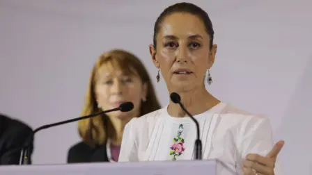 Las conferencias de prensa serán ahora "mucho más cortas, de más o menos una hora", según una fuente con conocimiento de sus planes.

Para más información del tema, visita: https://www.eleconomista.com.mx/politica/primera-prueba-nueva-presidenta-mexico-conferencias-prensa-diarias-maratonicas-20240930-728008.html 

¡Síguenos en nuestras redes sociales para mantenerte informado!

Twitter: https://twitter.com/eleconomista 
Facebook: https://www.facebook.com/ElEconomista.mx
Instagram: https://www.instagram.com/eleconomistamx
LinkedIn: https://www.linkedin.com/company/el-economista/

#ElEconomista #EETV