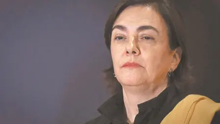 CIUDAD DE MÉXICO, 12JULIO2024.- Alejandra de la Paz, directora del Museo del Palacio de Bellas Artes, durante la inauguración de la exposición "Formas y colores de Italia prerromana" en vestíbulo del Auditorio Jaime Torres Bidet del Museo Nacional de Antropología, en la cual se muestra los bienes arqueológicos provenientes de la actual provincia Canosa Di Pugia, abordando las culturas que florecieron en la península italiana antes de la unificación del Imperio Romano.
FOTO: MARIO JASSO/CUARTOSCURO.COM