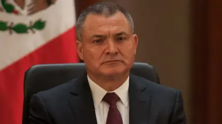 El pasado 26 de septiembre, César de Castro, el abogado que encabeza su equipo de defensa legal, solicitó dictar una condena de 20 años de cárcel a García Luna por los delitos cometidos, no cadena perpetua.

Para más información del tema, visita: https://www.eleconomista.com.mx/politica/aplazan-16-octubre-sentencia-genaro-garcia-luna-20241001-728294.html 

¡Síguenos en nuestras redes sociales para mantenerte informado!

Twitter: https://twitter.com/eleconomista 
Facebook: https://www.facebook.com/ElEconomista.mx
Instagram: https://www.instagram.com/eleconomistamx
LinkedIn: https://www.linkedin.com/company/el-economista/

#ElEconomista #EETV