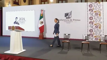La primera mañanera del sexenio de Sheinbaum coincidió con la conmemoración del 2 de octubre, por lo que su discurso inició con dicho tema y de esa manera marcar la agenda del día.

Para más información del tema, visita: https://www.eleconomista.com.mx/politica/seran-mananeras-pueblo-claudia-sheinbaum-20241002-728325.html

¡Síguenos en nuestras redes sociales para mantenerte informado!

Twitter: https://twitter.com/eleconomista 
Facebook: https://www.facebook.com/ElEconomista.mx
Instagram: https://www.instagram.com/eleconomistamx
LinkedIn: https://www.linkedin.com/company/el-economista/

#ElEconomista #EETV
