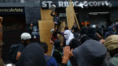 Marcha para conmemorar el 56 aniversario de la matanza de Tlatelolco el 2 de octubre de 1968.