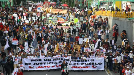 Marcha para conmemorar el 56 aniversario de la matanza de Tlatelolco el 2 de octubre de 1968.