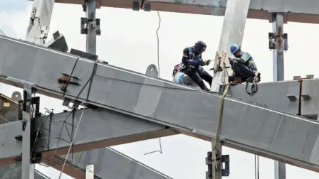 La creación de empleo tuvo un saldo negativo en agosto, con un ligero repunte en la tasa de desempleo. La manufactura y el trabajo en restaurantes fueron los únicos renglones con generación de puestos de trabajo.

Para más información del tema, visita: https://www.eleconomista.com.mx/capital-humano/mercado-laboral-tropieza-y-elimina-626-000-empleos-agosto-20241004-728668.html
Twitter: https://twitter.com/eleconomista 
Sitio web: https://www.eleconomista.com.mx/ 
Facebook: https://www.facebook.com/ElEconomista.mx 

#ElEconomista #CapitalHumano #EETV