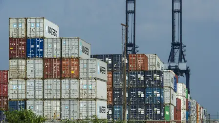 Contenedores en el Puerto de Lázaro Cárdenas.
