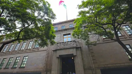 El Gobierno está a espera de que la Segunda Sala discuta y elimine una jurisprudencia del 2018 respecto a la Lista de Personas Bloqueadas.

Para más información del tema, visita: https://www.eleconomista.com.mx/economia/uif-acusa-jurisprudencia-scjn-obstaculiza-proteccion-sistema-financiero-20241010-729557.html 

¡Síguenos en nuestras redes sociales para mantenerte informado!

Twitter: https://twitter.com/eleconomista 
Facebook: https://www.facebook.com/ElEconomista.mx
Instagram: https://www.instagram.com/eleconomistamx
LinkedIn: https://www.linkedin.com/company/el-economista/

#ElEconomista #EETV