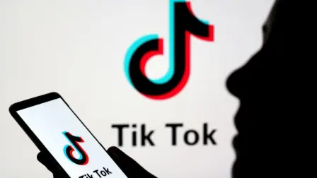 La red social TikTok está despidiendo a cientos de empleados de su plantilla global, incluido un gran número de personal en Malasia, informó la compañía este viernes, a medida que cambia su enfoque hacia un mayor uso de la inteligencia artificial (IA) en la moderación de contenidos.

Para más información del tema, visita: https://www.eleconomista.com.mx/tecnologia/tiktok-recorta-cientos-puestos-moderacion-contenidos-nivel-global-giro-ia-20241011-729658.html
Twitter: https://twitter.com/eleconomista 
Sitio web: https://www.eleconomista.com.mx/ 
Facebook: https://www.facebook.com/ElEconomista.mx 

#ElEconomista #CapitalHumano #EETV