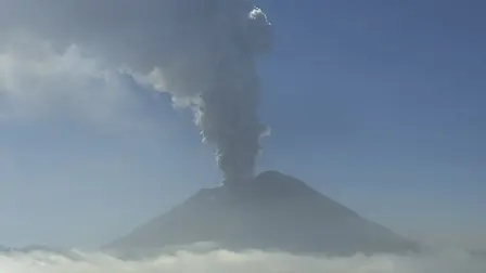El volcán tuvo 50 exhalaciones.