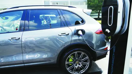 AL FINAL DE LA FIRMA DE CONVENIO ENTRE CFE Y AMIA, SE REALIZO UNA EXHIBICION DE VEHICULOS ELECTRICOS DE DIVERSAS MARCAS.