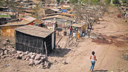 En Colombia, El Salvador, Paraguay y República Dominicana redujeron el indicador en al menos un punto, mientras que en Honduras y Perú aumentó.

Para más información del tema, visita: https://www.eleconomista.com.mx/internacionales/pobreza-america-latina-disminuye-region-mantiene-fuerte-desigualdad-cepal-20241112-733836.html

¡Síguenos en nuestras redes sociales para mantenerte informado!

Twitter: https://twitter.com/eleconomista 
Facebook: https://www.facebook.com/ElEconomista.mx
Instagram: https://www.instagram.com/eleconomistamx
LinkedIn: https://www.linkedin.com/company/el-economista/

#ElEconomista #EETV