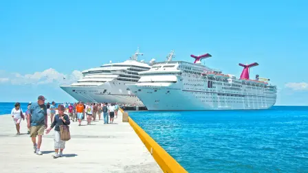 Luego de la aprobación en comisiones de la Cámara de Senadores de la reforma a la Ley de Derechos que aplica un cobro de 42 dólares a turistas de cruceros en México a partir de 2025, la Asociación Mexicana de Agentes Navieros (Amanac) lanzó un llamado urgente a la presidenta Claudia Sheinbaum para no aplicar esta medida.

Para más información del tema, visita: https://www.eleconomista.com.mx/estados/advierten-debacle-cruceros-mexico-aprueba-nuevo-cobro-turistas-20241129-736259.html

Twitter: https://twitter.com/eleconomista 
Sitio web: https://www.eleconomista.com.mx/ 
Facebook: https://www.facebook.com/ElEconomista.mx 

#ElEconomista #CapitalHumano #EETV