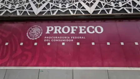 La Procuraduría Federal del Consumidor advierte que en el sitio no oficial se presentan supuestos estudios atribuidos a la institución.

Para más información del tema, visita: https://www.eleconomista.com.mx/empresas/te-dejes-enganar-profeco-alerta-sobre-pagina-web-pirata-20241129-736305.html

¡Síguenos en nuestras redes sociales para mantenerte informado!

Twitter: https://twitter.com/eleconomista 
Facebook: https://www.facebook.com/ElEconomista.mx
Instagram: https://www.instagram.com/eleconomistamx
LinkedIn: https://www.linkedin.com/company/el-economista/

#ElEconomista #EETV