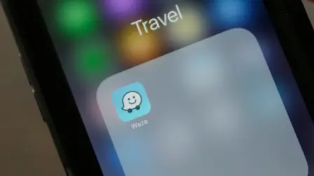 Google ha comenzado a integrar esta función en su servicio para que los usuarios de Maps confirmen la información proporcionada y atribuida a conductores Waze mientras utilizan su propia 'app' de conducción.