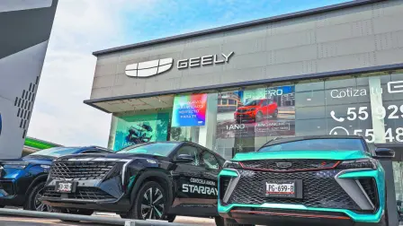 La industria automotriz logró la mejor cifra en ventas de autos ligeros en noviembre pasado desde el 2016 -cuando se había alcanzado récord histórico- y en el onceavo mes se registró 147,971 vehículos, con aumento de doble dígito, al recuperar dinamismo reportado en 2024.

Para más información del tema, visita: https://www.eleconomista.com.mx/empresas/ventas-autos-mexico-aceleran-14-3-y-registran-mejor-noviembre-20241204-736905.html

¡Síguenos en nuestras redes sociales para mantenerte informado!

Twitter: https://twitter.com/eleconomista 
Facebook: https://www.facebook.com/ElEconomista.mx
Instagram: https://www.instagram.com/eleconomistamx
LinkedIn: https://www.linkedin.com/company/el-economista/

#ElEconomista #EETV