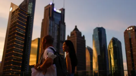 China aplicará una política fiscal más proactiva e intensificará los ajustes anticíclicos "no convencionales", informó Xinhua, citando al Politburó. 

Para más información del tema, visita: https://www.eleconomista.com.mx/sectorfinanciero/china-anuncia-primer-cambio-politica-monetaria-2010-estimular-crecimiento-20241209-737509.html 

¡Síguenos en nuestras redes sociales para mantenerte informado! 

Twitter: https://twitter.com/eleconomista 
Facebook: https://www.facebook.com/ElEconomista.mx 
Instagram: https://www.instagram.com/eleconomistamx 
LinkedIn: https://www.linkedin.com/company/el-economista/ 

#ElEconomista #EETV