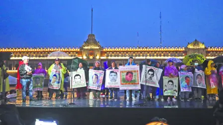 Félix Arturo Medina Padilla, subsecretario de Derechos Humanos, Población y Migración, reiteró el compromiso del Gobierno federal de esclarecer el caso de los 43 estudiantes desaparecidos de la Escuela Normal Rural Raúl Isidro Burgos.

Para más información del tema, visita: https://www.eleconomista.com.mx

¡Síguenos en nuestras redes sociales para mantenerte informado!

Twitter: https://twitter.com/eleconomista 
Facebook: https://www.facebook.com/ElEconomista.mx
Instagram: https://www.instagram.com/eleconomistamx
LinkedIn: https://www.linkedin.com/company/el-economista/

#ElEconomista #EETV