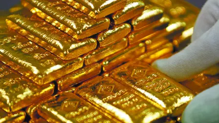 FILE PHOTO: An employee sorts gold bars in the Austrian Gold and Silver Separating Plant  in Vienna, Austria, December 15, 2017.  REUTERS/Leonhard Foeger/File Photo