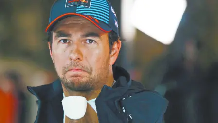 El piloto de Guadalajara ha tomado parte en 90 carreras con Red Bull, en las cuales consiguió cinco victorias, incluyendo el mítico Gran Premio de Mónaco (2022) y dos triunfos en la cita de Azerbaiyán (2021 y 2023).

Para más información del tema, visita: https://www.eleconomista.com.mx/deportes/checo-perez-deja-escuderia-red-bull-f1-20241218-738884.html

¡Síguenos en nuestras redes sociales para mantenerte informado!

Twitter: https://twitter.com/eleconomista 
Facebook: https://www.facebook.com/ElEconomista.mx
Instagram: https://www.instagram.com/eleconomistamx
LinkedIn: https://www.linkedin.com/company/el-economista/

#ElEconomista #EETV