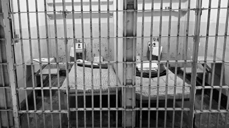 El Ministerio de Seguridad Nacional de Argentina aprobó este miércoles una normativa en virtud de la cual "todos los internos" del sistema penitenciario deberán participar en tareas de mantenimiento en las zonas comunes de las prisiones y no percibirán remuneración alguna por estos trabajos.

Para más información del tema, visita: https://www.eleconomista.com.mx/internacionales/argentina-obligara-presos-trabajar-5-horas-carceles-remuneracion-20241218-738860.html

¡Síguenos en nuestras redes sociales para mantenerte informado!

Twitter: https://twitter.com/eleconomista 
Facebook: https://www.facebook.com/ElEconomista.mx
Instagram: https://www.instagram.com/eleconomistamx
LinkedIn: https://www.linkedin.com/company/el-economista/

#ElEconomista #EETV