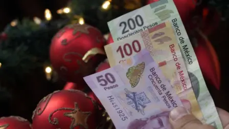 Es un derecho que tienes como persona trabajadora y que las empresas tienen la obligación de pagar sin importar si están en la formalidad o informalidad.

Para más información del tema, visita: https://www.eleconomista.com.mx/finanzaspersonales/te-pagan-aguinaldo-ley-te-protege-20241217-738800.html

¡Síguenos en nuestras redes sociales para mantenerte informado!

Twitter: https://twitter.com/eleconomista 
Facebook: https://www.facebook.com/ElEconomista.mx
Instagram: https://www.instagram.com/eleconomistamx
LinkedIn: https://www.linkedin.com/company/el-economista/

#ElEconomista #EETV