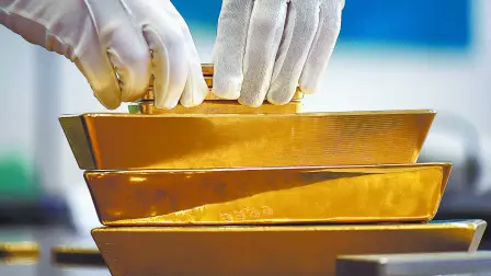 La compra de oro en físico de los bancos centrales apoyó el repunte del metal precioso en el mercado internacional. REUTERS/Mariya Gordeyeva/File Photo