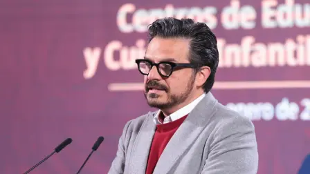 El gobierno de México presentó avances sobre el programa el Proyecto de Estrategia de Atención a la Primera Infancia de los nuevos Centros de Educación y Cuidado Infantil (CECI), iniciativa que busca transformar el concepto tradicional de guarderías hacia espacios integrales de desarrollo para niñas y niños.

Para más información del tema, visita: https://www.eleconomista.com.mx/politica/gobierno-presenta-nuevo-modelo-cuidado-infantil-20250115-742041.html

¡Síguenos en nuestras redes sociales para mantenerte informado!

Twitter: https://twitter.com/eleconomista 
Facebook: https://www.facebook.com/ElEconomista.mx
Instagram: https://www.instagram.com/eleconomistamx
LinkedIn: https://www.linkedin.com/company/el-economista/

#ElEconomista #EETV