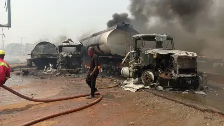 La explosión pudo ocurrir cuando la unidad afectada intentaba verter el combustible a otro camión cisterna.
