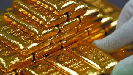 FILE PHOTO: An employee sorts gold bars in the Austrian Gold and Silver Separating Plant  in Vienna, Austria, December 15, 2017.  REUTERS/Leonhard Foeger/File Photo