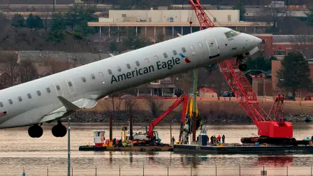 Los distintos servicios implicados en la tarea anunciaron que "recuperaron (los cuerpos) de las 67 víctimas de la colisión aérea".