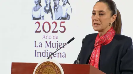 La presidenta Claudia Sheinbaum reafirmó su respaldo a la estrategia de seguridad impulsada por su antecesor, Andrés Manuel López Obrador, y aseguró que su gobierno seguirá una línea de trabajo basada en cuatro ejes principales: atención a las causas, fortalecimiento de la Guardia Nacional, inteligencia e investigación, y coordinación.

Para más información del tema, visita:https://www.eleconomista.com.mx/politica/sheinbaum-defiende-estrategia-seguridad-amlo-20250210-745675.html

¡Síguenos en nuestras redes sociales para mantenerte informado!

Twitter: https://twitter.com/eleconomista 
Facebook: https://www.facebook.com/ElEconomista.mx
Instagram: https://www.instagram.com/eleconomistamx
LinkedIn: https://www.linkedin.com/company/el-economista/

#ElEconomista #EETV