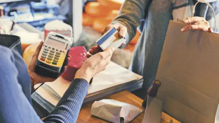 Vigilar los movimientos de la cuenta bancaria, actuar lo antes posible ante un cargo que no se reconozca y adoptar medidas de seguridad son pasos esenciales para la estabilidad financiera no se vea comprometida.

Para más información del tema, visita: https://www.eleconomista.com.mx/finanzaspersonales/debes-detectas-cargo-reconocido-tarjeta-20250210-745783.html 

¡Síguenos en nuestras redes sociales para mantenerte informado!

Twitter: https://twitter.com/eleconomista 
Facebook: https://www.facebook.com/ElEconomista.mx
Instagram: https://www.instagram.com/eleconomistamx
LinkedIn: https://www.linkedin.com/company/el-economista/

#ElEconomista #EETV