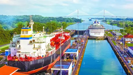 Para BofA, el Canal de Panamá es considerado un activo estratégico para el comercio global, dado que se estima que alrededor del 5% del comercio mundial transita por esta vía cada año. En términos de origen de los envíos, los buques estadounidenses representan casi la mitad del tonelaje que transita por el Canal.