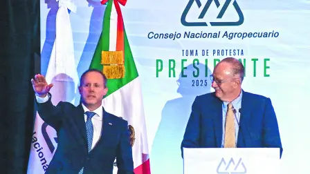 Toma de protesta del nuevo presidente del Consejo Nacional Agropecuario, Jorge Esteves despidiendo al saliente de su carg Juan Cortina y a cargo del secretario de agricultura y desarrollo ruralo Julio Verdegue.  . Foto Rosario Servin