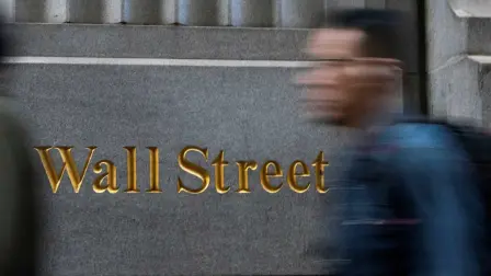 Los promedios bajaron, con el Dow Jones a la cabeza, afectado por una fuerte caída en las acciones de la minorista tras revelar sus débiles previsiones.

Para más información del tema, visita: https://www.eleconomista.com.mx/mercados/wall-street-retrocede-walmart-encabezo-perdidas-20250220-747278.html

Twitter: https://twitter.com/eleconomista 
Sitio web: https://www.eleconomista.com.mx/ 
Facebook: https://www.facebook.com/ElEconomista.mx 

#ElEconomista #CapitalHumano #EETV