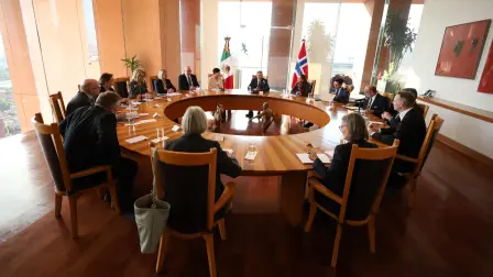 Juan Ramón de la Fuente reunido con la delegación noruega.