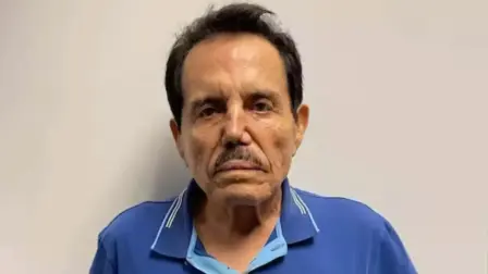 El coordinador de Morena en San Lázaro, Ricardo Monreal Ávila, negó que su partido tenga cualquier nexo con personas relacionadas con el Mayo , incluido él; lo anterior después de que se difundiera también una foto en la que aparece junto a Sergio Arturo Ramírez.

Para más información del tema, visita: https://www.eleconomista.com.mx/politica/mayo-dispuesto-negociar-evitar-muerte-20250225-747824.html

¡Síguenos en nuestras redes sociales para mantenerte informado!

Twitter: https://twitter.com/eleconomista 
Facebook: https://www.facebook.com/ElEconomista.mx
Instagram: https://www.instagram.com/eleconomistamx
LinkedIn: https://www.linkedin.com/company/el-economista/

#ElEconomista #EETV