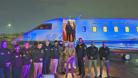 Acuerdan autoridades de México y Estados Unidos mantener la colaboración contra el crimen organizado.

Para más información del tema, visita: https://www.eleconomista.com.mx/politica/extraditan-eu-29-lideres-carteles-narcotrafico-20250228-748378.html

¡Síguenos en nuestras redes sociales para mantenerte informado!

Twitter: https://twitter.com/eleconomista 
Facebook: https://www.facebook.com/ElEconomista.mx
Instagram: https://www.instagram.com/eleconomistamx
LinkedIn: https://www.linkedin.com/company/el-economista/

#ElEconomista #EETV