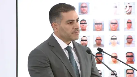 El secretario de Seguridad, Omar García Harfuch, y el fiscal general de la República, Alejandro Gertz Manero, dieron a conocer este viernes que se acordó el traslado de los 29 narcotraficantes de alto nivel hacia Estados Unidos el jueves.

Para más información del tema, visita: https://www.eleconomista.com.mx/politica/traslado-29-narcotraficantes-eu-acordado-trato-extradicion-aclaran-20250228-748426.html

¡Síguenos en nuestras redes sociales para mantenerte informado!

Twitter: https://twitter.com/eleconomista 
Facebook: https://www.facebook.com/ElEconomista.mx
Instagram: https://www.instagram.com/eleconomistamx
LinkedIn: https://www.linkedin.com/company/el-economista/

#ElEconomista #EETV