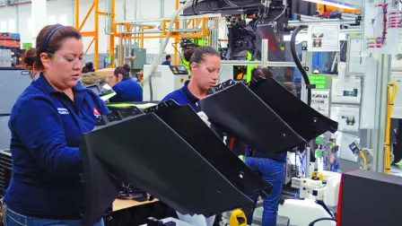 Gabriel Padilla, director general de la Industria Nacional de Autopartes afirmó que el costo de los vehículos incrementará entre 3,000 y 5,000 dólares por unidad, dependiendo del segmento.

Para más información del tema, visita: https://www.eleconomista.com.mx/empresas/impactaran-aranceles-trump-produccion-automotriz-20250304-748940.html

¡Síguenos en nuestras redes sociales para mantenerte informado!

Twitter: https://twitter.com/eleconomista 
Facebook: https://www.facebook.com/ElEconomista.mx
Instagram: https://www.instagram.com/eleconomistamx
LinkedIn: https://www.linkedin.com/company/el-economista/

#ElEconomista #EETV