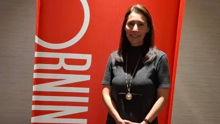 Julieta Zacarías, directora de OFINSA, en la premiación como Mejor Operadora de Fondos de Inversión de México por parte de Morningstar.