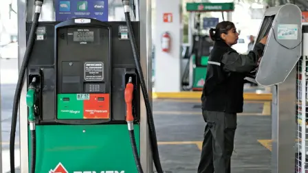 Bajó 29 centavos y se vende en menos de 24 pesos.

Para más información del tema, visita: https://www.eleconomista.com.mx/economia/vuelven-recortar-mitad-estimulo-fiscal-gasolina-magna-20250308-749655.html

¡Síguenos en nuestras redes sociales para mantenerte informado!

Twitter: https://twitter.com/eleconomista 
Facebook: https://www.facebook.com/ElEconomista.mx
Instagram: https://www.instagram.com/eleconomistamx
LinkedIn: https://www.linkedin.com/company/el-economista/

#ElEconomista #EETV