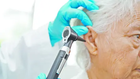 Después de los 50 años las personas comienzan a padecer algún grado de pérdida auditiva