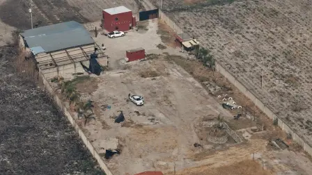 La presidenta Claudia Sheinbaum mencionó sobre el caso de los presuntos crematorios clandestinos en Teuchitlán, que, es necesario realizar una investigación exhaustiva para esclarecer los hechos.

Para más información del tema, visita: https://www.eleconomista.com.mx/politica/sheinbaum-cree-necesario-investigar-especular-sobre-hechos-rancho-teuchitlan-20250313-750374.html

¡Síguenos en nuestras redes sociales para mantenerte informado!

Twitter: https://twitter.com/eleconomista 
Facebook: https://www.facebook.com/ElEconomista.mx
Instagram: https://www.instagram.com/eleconomistamx
LinkedIn: https://www.linkedin.com/company/el-economista/

#ElEconomista #EETV