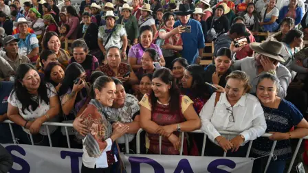 La presidenta de México nuevamente respondió a la sugerencia estadounidense de intervención militar en territorio nacional.

Para más información del tema, visita: https://www.eleconomista.com.mx/politica/miedo-trump-sheinbaum-reitera-defensa-soberania-pueblo-gobierno-20250315-750699.html

¡Síguenos en nuestras redes sociales para mantenerte informado!

Twitter: https://twitter.com/eleconomista 
Facebook: https://www.facebook.com/ElEconomista.mx
Instagram: https://www.instagram.com/eleconomistamx
LinkedIn: https://www.linkedin.com/company/el-economista/

#ElEconomista #EETV