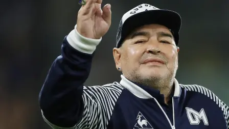 Siete de los ocho profesionales de la salud acusados por la muerte de Diego Maradona enfrentan un juicio para determinar sus responsabilidades. Se les acusa de no dar al astro argentino el tratamiento que necesitaba.

¡Síguenos en nuestras redes sociales para mantenerte informado!

Twitter: https://twitter.com/eleconomista 
Facebook: https://www.facebook.com/ElEconomista.mx
Instagram: https://www.instagram.com/eleconomistamx
LinkedIn: https://www.linkedin.com/company/el-economista/

#ElEconomista #EETV #DW