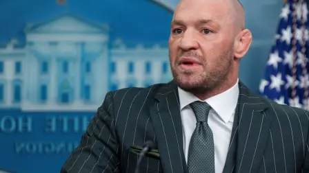 La superestrella de las Artes Marciales Mixtas (MMA), Conor McGregor, expresó este viernes su deseo de llegar a la presidencia de Irlanda, unos días después de haber sido recibido por Donald Trump en la Casa Blanca.

Para más información del tema, visita: https://www.eleconomista.com.mx/internacionales/conor-mcgregor-quiere-dar-salto-superestrella-ufc-presidente-irlanda-20250321-751488.html

¡Síguenos en nuestras redes sociales para mantenerte informado!

Twitter: https://twitter.com/eleconomista 
Facebook: https://www.facebook.com/ElEconomista.mx
Instagram: https://www.instagram.com/eleconomistamx
LinkedIn: https://www.linkedin.com/company/el-economista/

#ElEconomista #EETV