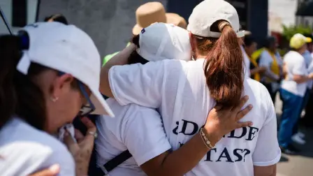 Las desapariciones de personas en México se han vuelto una de las problemáticas más graves en materia de violencia; incluso en algunos estados han crecido más que los homicidios.

Para más información del tema, visita: https://www.eleconomista.com.mx/politica/7-estados-mexicanos-registran-desapariciones-homicidios-20250321-751513.html 

¡Síguenos en nuestras redes sociales para mantenerte informado!

Twitter: https://twitter.com/eleconomista 
Facebook: https://www.facebook.com/ElEconomista.mx
Instagram: https://www.instagram.com/eleconomistamx
LinkedIn: https://www.linkedin.com/company/el-economista/

#ElEconomista #EETV