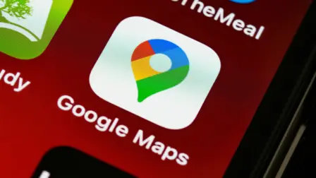 La firma tecnológica ha tomado mediadas contra una acción fraudulenta organizada en torno a su servicio de mapas, que destapó la venta de perfiles comerciales falsos.

Para más información del tema, visita: https://www.eleconomista.com.mx/tecnologia/google-maps-retira-10-000-anuncios-fraudulentos-suplantaban-negocios-legitimos-20250321-751529.html

¡Síguenos en nuestras redes sociales para mantenerte informado!

Twitter: https://twitter.com/eleconomista 
Facebook: https://www.facebook.com/ElEconomista.mx
Instagram: https://www.instagram.com/eleconomistamx
LinkedIn: https://www.linkedin.com/company/el-economista/

#ElEconomista #EETV